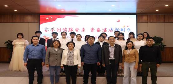 一群人站在一起形貌已自动天生